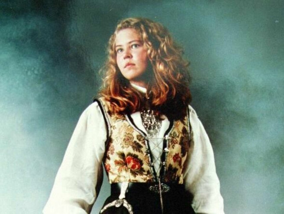 DREPT: Birgitte Tengs ble drept i 1995. Hun var 17 år. Nå er en mann tiltalt for drapet. Bildet viser Birgitte Tengs som konfirmant.