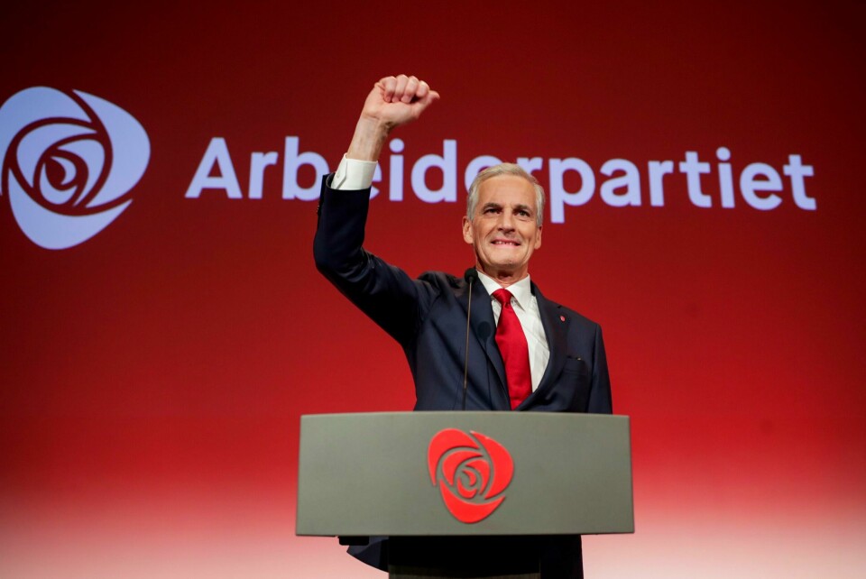 JUBEL: Partileder Jonas Gahr Støre kan juble over de første målingene. Ap-leder Jonas Gahr Støre taler på Arbeiderpartiets valgvake i Folkets Hus i Oslo mens salen roper 'Jonas, Jonas, Jonas'. Foto: Javad Parsa / NTB