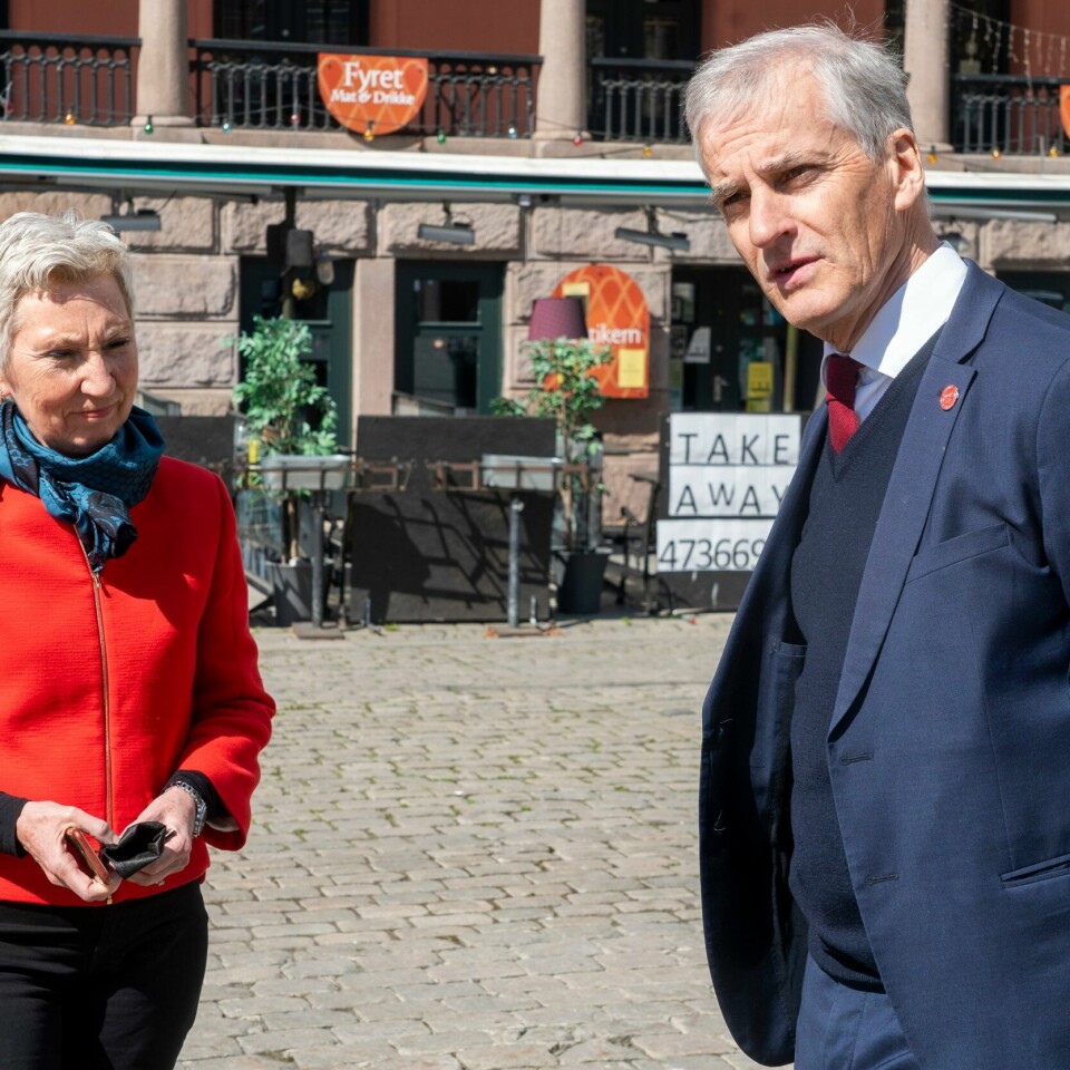 KRAV: LO-leder Peggy Hessen Følsvik krever at Jonas Gahr Støre skal endre arbeidsmiljø-loven. LO-leder Peggy Hessen Følsvik og Ap-leder Jonas Gahr Støre ønsker en ny og forbedret AFP-ordning. Foto: Terje Pedersen / NTB