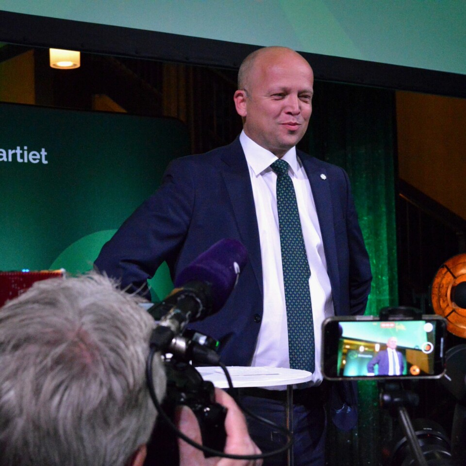 FORNØYD: Trygve Slagsvold Vedum var glad da resultatet etter valget var klart. Nå skal han forhandle om ny regjering. Bildet viser Senterpartiets leder Trygve Slagsvold Vedum på talerstolen.