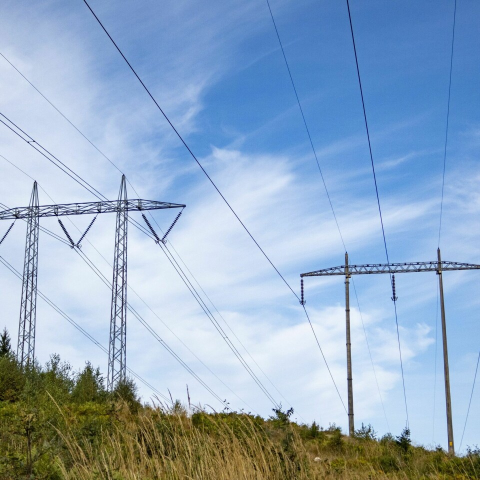 DYR: Strømmen i Norge er allerede dyr. Og den kan bli dyrere. Høyspentledning i Lillomarka i Nittedal. Foto: Paul Kleiven / NTB
