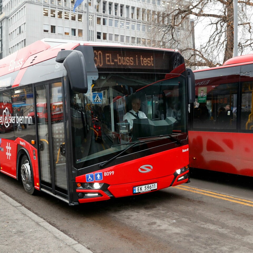 BUSS: Kollektiv-tilbud blir brukt mindre nå enn tidligere. Selv om bilkjøring har gått tilbake til normalen. – Alt som kan elektrifiseres, skal elektrifiseres, sier byrådsleder Raymond Johansen (Ap).Foto: Cornelius Poppe / NTB