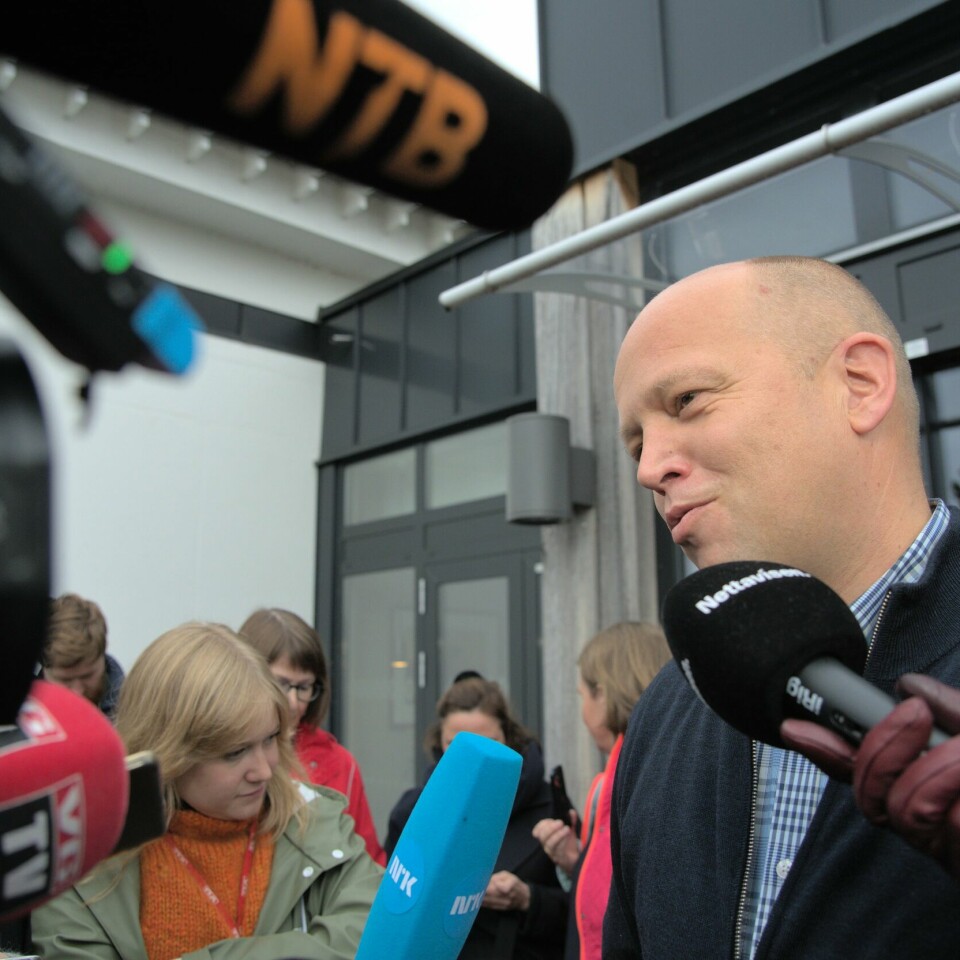 FORHANDLINGER: Partileder Trygve Slagsvold Vedum mener Arbeiderpartiet og Senterpartiet bør starte med forhandlinger så raskt som mulig. Trygve Slagsvold Vedum under pressekonferanse i forbindelse med brudd etter sonderinger mellom SV, Ap og Sp om mulig regjeringssamarbeid på Hurdalsjøen hotell onsdag.Foto: Terje Pedersen / NTB