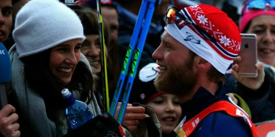 KONA: Martin Johnsrud Sundby fikk seg en skikkelig overraskelse etter å ha vunnet Tour de Ski. Kona Marieke Heggeland reiste til Italia for å se mannen vinne. Det ante ikke Sundby.