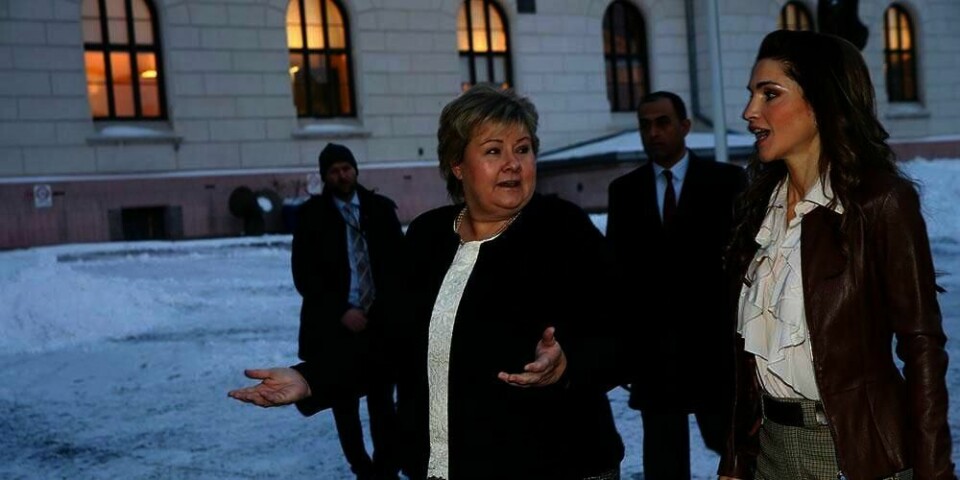 DRONNING: Dronning Rania av Jordan er torsdag på besøk i Norge. Her snakker hun med statsminister Erna Solberg.
