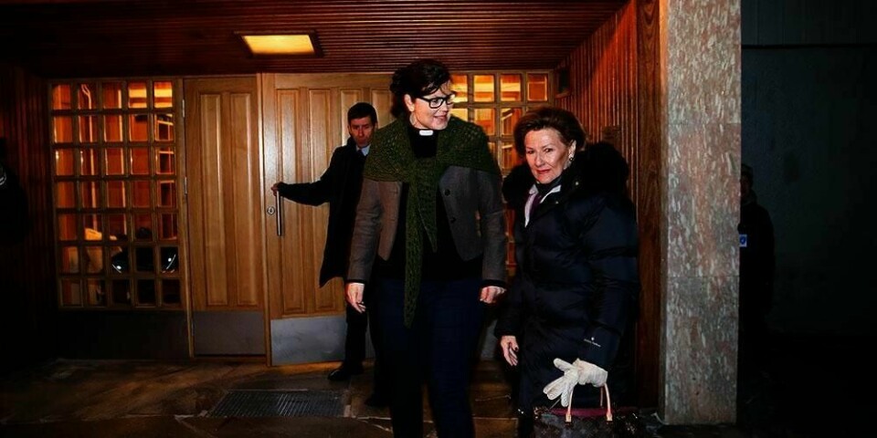 SVALBARD: Dronning Sonja er på besøk i Longyearbyen på Svalbard. Hun har møtt flere av dem som ble utsatt for det store snøskredet i desember.