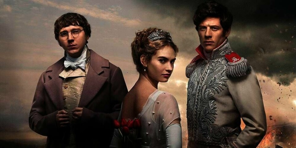 KLASSIKER: Pierre Bezukhov spilles av Paul Dano mens James Norton spiller fyrst Andrej. Den vakre Natasja spilles av Lily James, kjent fra «Downton Abbey».