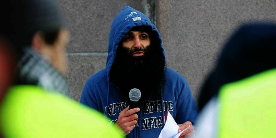 TILTALT: Her er Arfan Bhatti under en demonstrasjon i 2012. Han er tiltalt for vold mot kona. Men begge nekter for at noe ulovlig har skjedd.