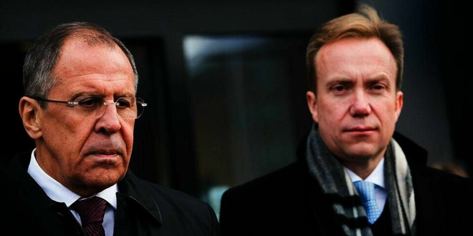 Utenriksminister Sergej Lavrov i Russland ( til høyre) og Norges utenriksminister Børge Brende ( til venstre) har møttes flere ganger. Men nå er Norge og Russland plutselig veldig uenige om hvordan de skal håndtere asylsøkere som har fått nei i Norge. Og som Norge vil sende tilbake til Russland.