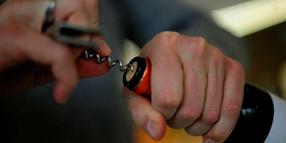 UNGE: Du må være 18 år gammel for å kjøpe alkohol i Norge. Men én av ti gutter på 12 år sier de drikker.