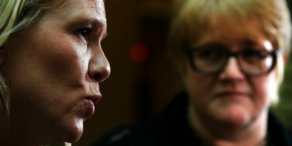 Sylvi Listhaug er innvandringsminister i Norge. Flere av partiene er misfornøyde med regjeringens nye forslag til asylregler. Det måtte hun svare for onsdag. Trine Skei Grande ( til høyre) i partiet Venstre har vært veldig kritisk.