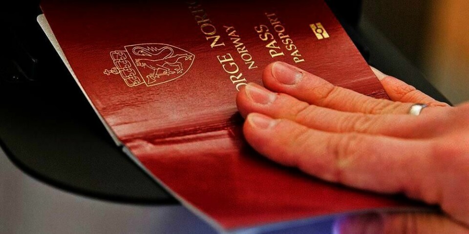 PASS:  De fleste i Norge får ikke ha dobbelt statsborgerskap. Den som vil bli norsk, må som regel gi opp sitt gamle land. Men det kan bli endret på. Du kan kanskje få ha to pass i framtida.