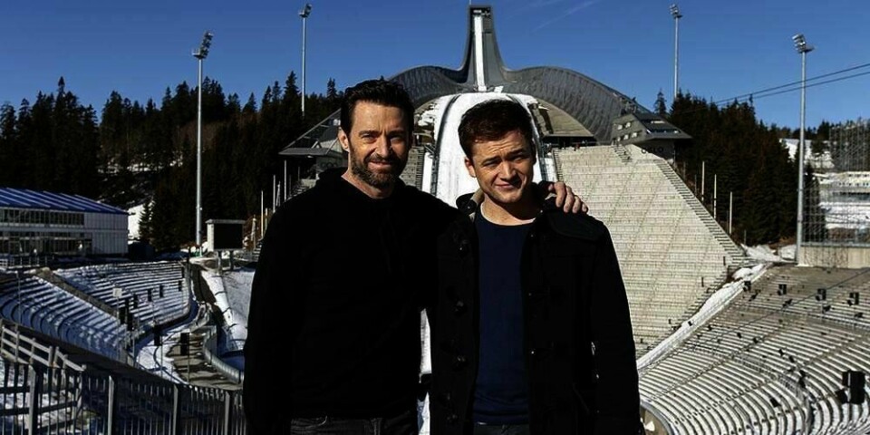 HOLMENKOLLEN:Skuespillerne Taron Egerton og Hugh Jackman er i Norge. De er med i en ny film om skihopperen «Eddie the Eagle».