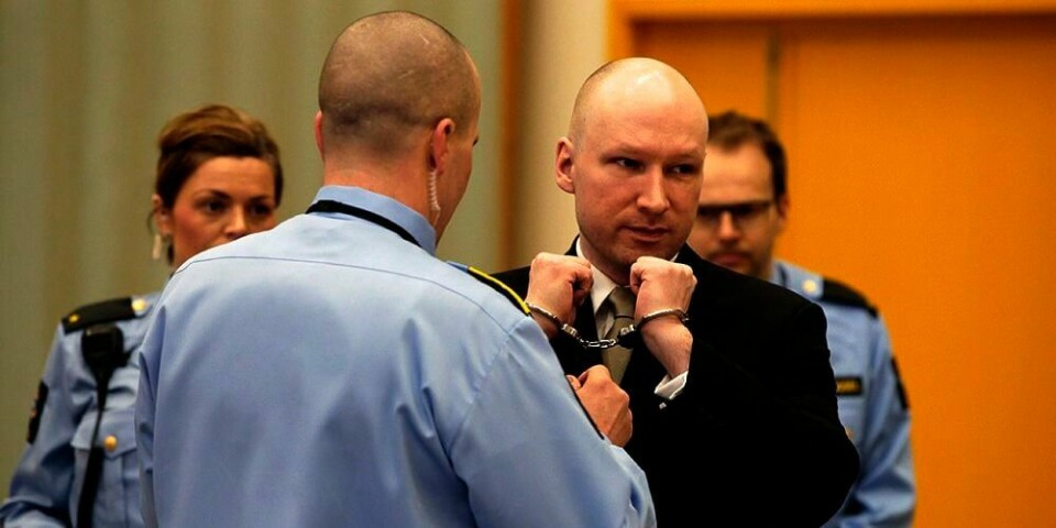 FORKLARING:Anders Behring Breivik skal holde sin forklaring i Skien fengsel onsdag morgen. Det er andre dag av rettssaken. Breivik har saksøkt staten.