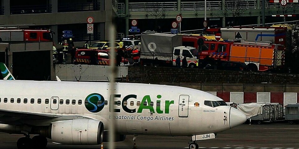 KAOS: Det er kaos på flyplassen i Brussel i Belgia. Noen har sprengt to bomber.