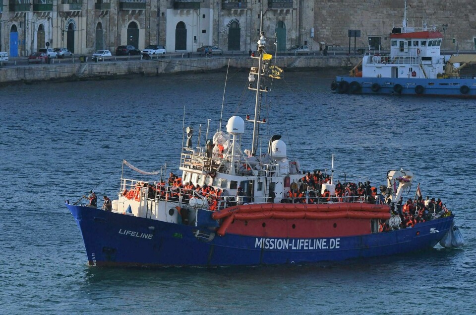 REDDER: Skipet Lifeline redder folk på Middelhavet. Nå står det fast på Malta.