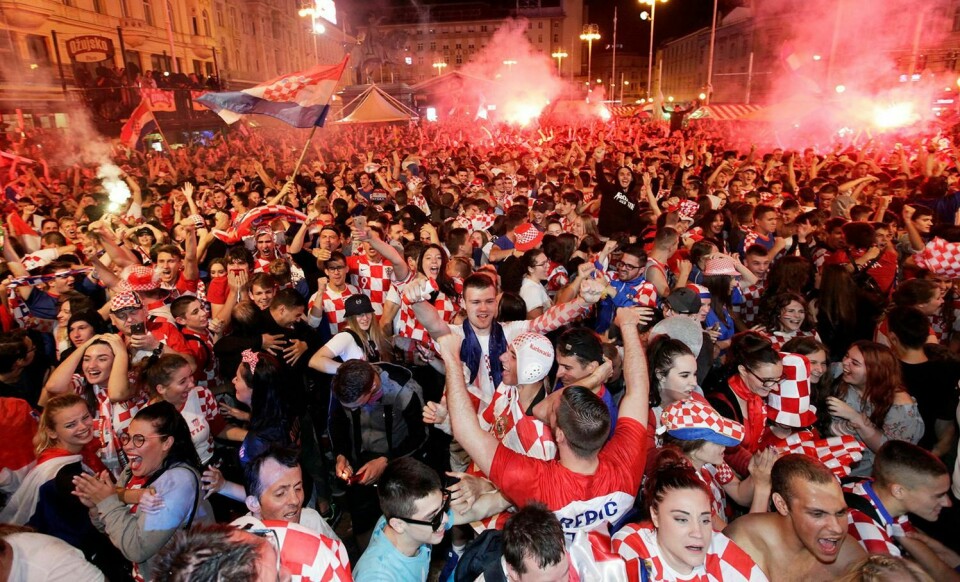 JUBEL: Kroater feiret i gatene i Zagreb etter semifinalen. Nå venter Frankrike i finalen i VM i fotball.