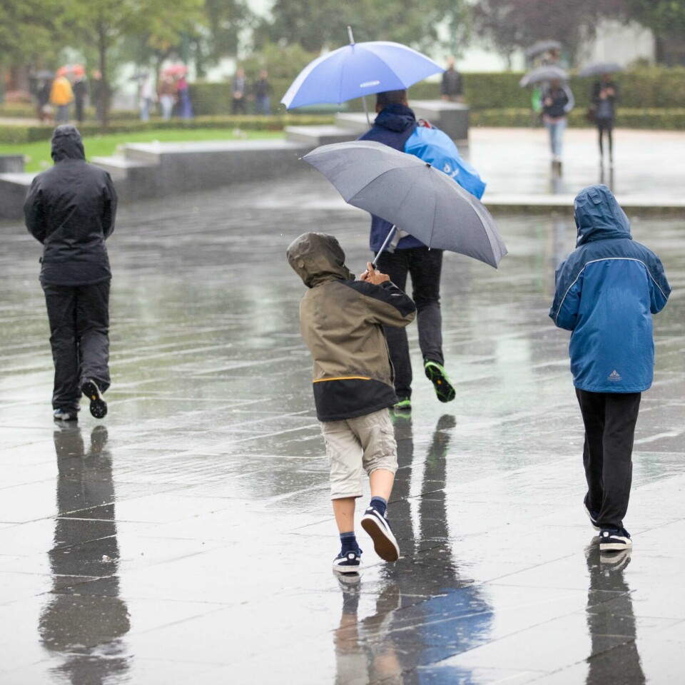 VÅTT: Vestlendingene bør finne fram paraplyer. De får mye regn tirsdag.