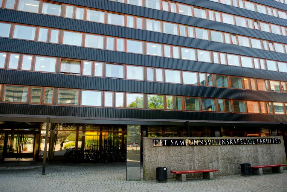 JOBB: Mange studenter i Norge må jobbe ved siden av studiet. Det kan gå utover karakterene de får.
