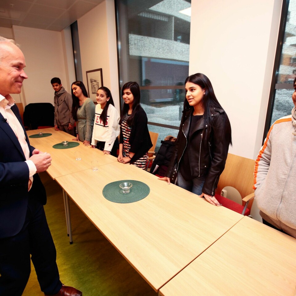 PLAN: Jan Tore Sanner (til venstre) reiste tidligere i år rundt i Norge for å lære om integrering. Han lager nye planer for regjeringen. Her er han på besøk hos Pakistansk kulturforening i Skedsmo i Akershus.