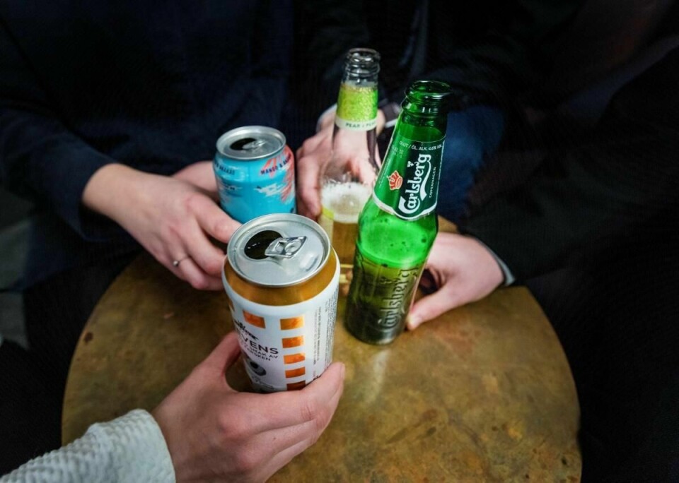 SKADELIG: Bare et glass vin eller én øl kan være skadelig for kroppen.