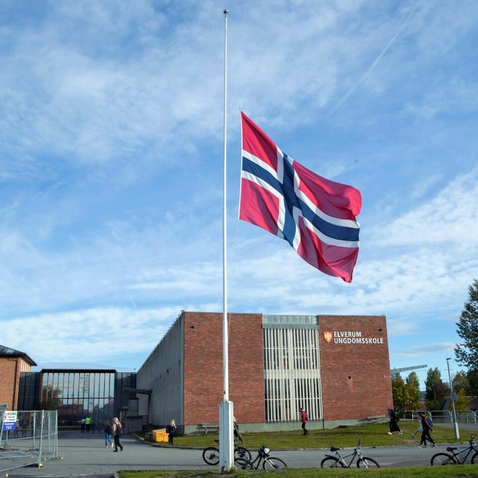 SORG: Elverum er i sjokk og sorg etter at en 13-åring døde. Han ble trolig drept av faren.