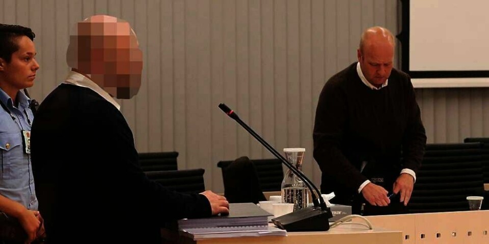 VITNET: Tom Schjetne (til høyre) vitnet i Oslo tingrett onsdag. Han fortalte om tiden etter at datteren Sigrid ble drept. En 38 år gammel mann (til venstre) er tiltalt for drapet.