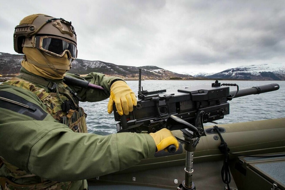 AVSLØRT: Bildet viser en soldat fra Marinejeger-kommandoen i Harstad i Troms. Nasjonal sikkerhets-myndighet har publisert et kart som viser hemmelige militære anlegg.