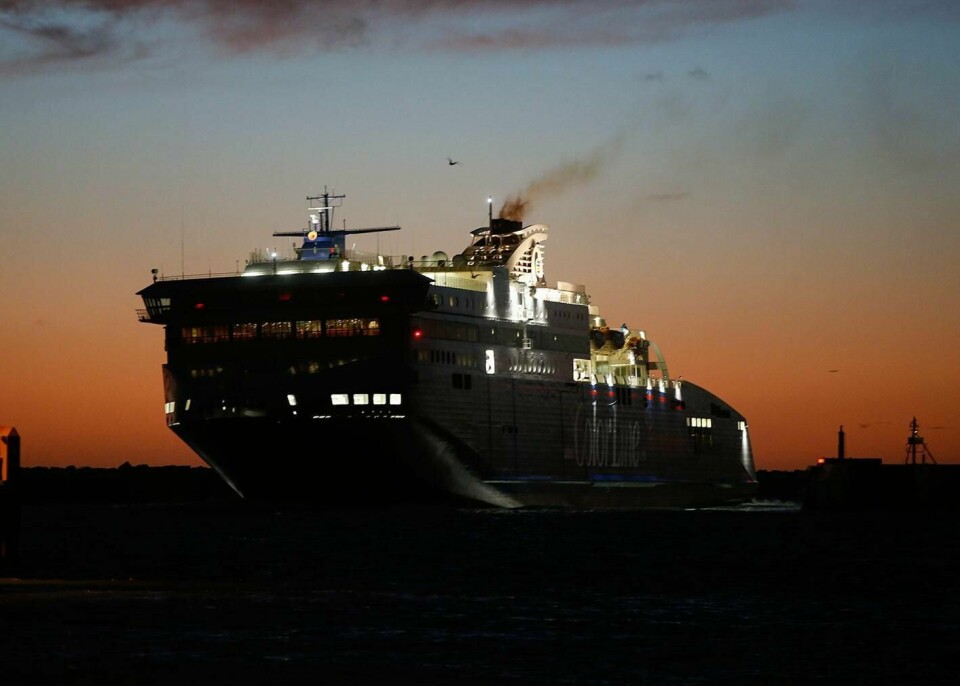 UVÆR: Color Lines ferje Super Speed 2 skulle ha seilt mellom Larvik og Hirtshals fredag kveld. Turen er innstilt på grunn av høye bølger.