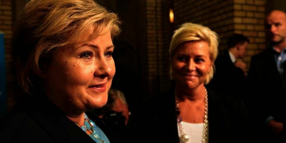 LETING: : Erna Solberg (til venstre) blir ny statsminister i den nye regjeringen. hun og Frp-leder Siv Jensen skal nå finne de rette personene som skal lede departementene.