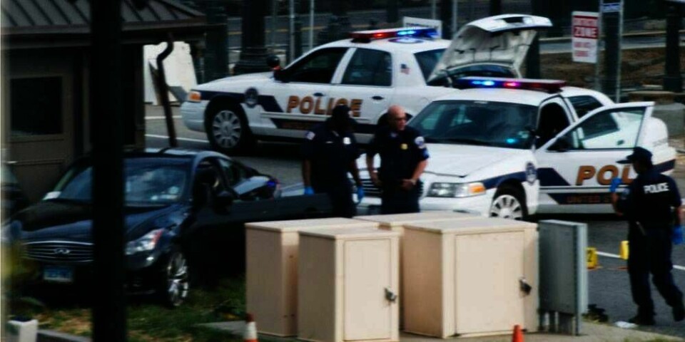BILJAKT: En kvinne kjørte i vill fart fra Det hvite hus mot Kongressen i USA. Hun ble skutt av politiet.