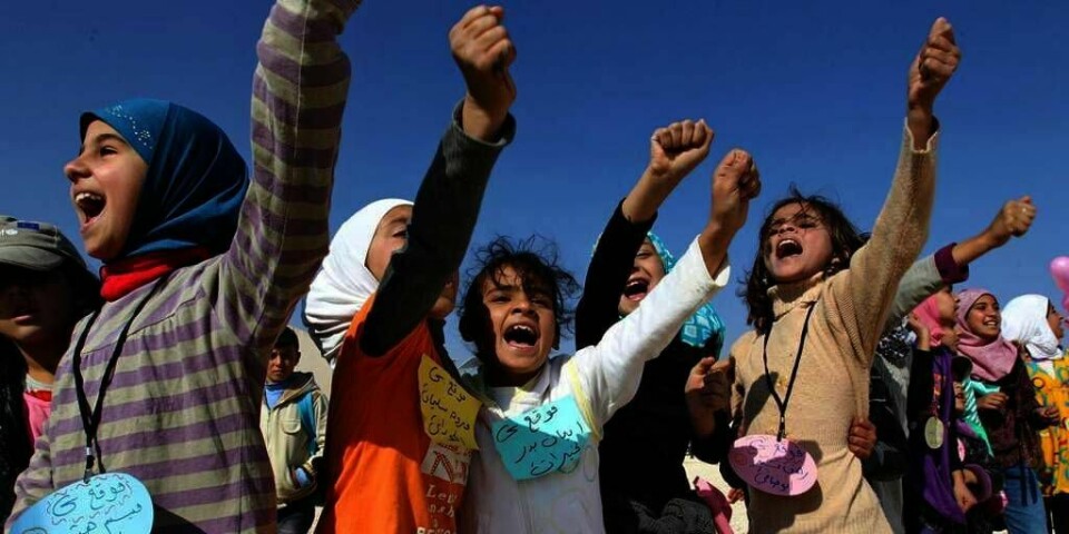 FLUKT: Mange syriske barn på flukt har det tøft, ifølge verdens-organisasjonen FN. Disse barna bor i en flyktningleir i Jordan.