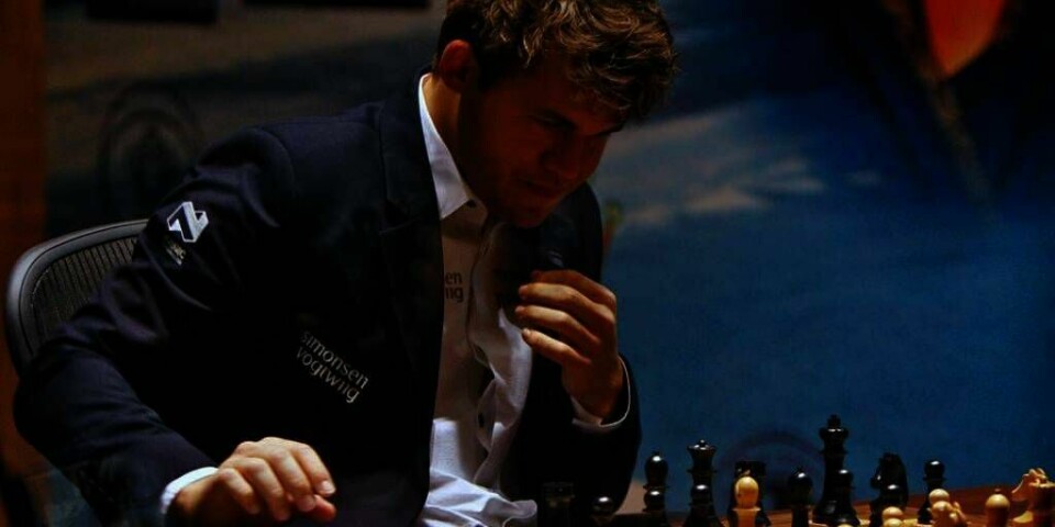 SJAKK: Det ble uavgjort i det sjuende partiet i sjakk-VM. Dermed øker sjansene for at Magnus Carlsen kan vinne hele mesterskapet.