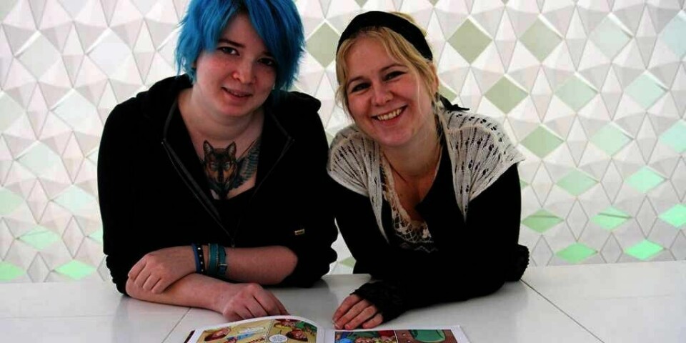 STOMPA: Elise Syvertsen (til venstre) og Tonje Tornes har laget julehefte «Stompa lager jul». Det er første gang det kommer en tegneserie om Stompa.