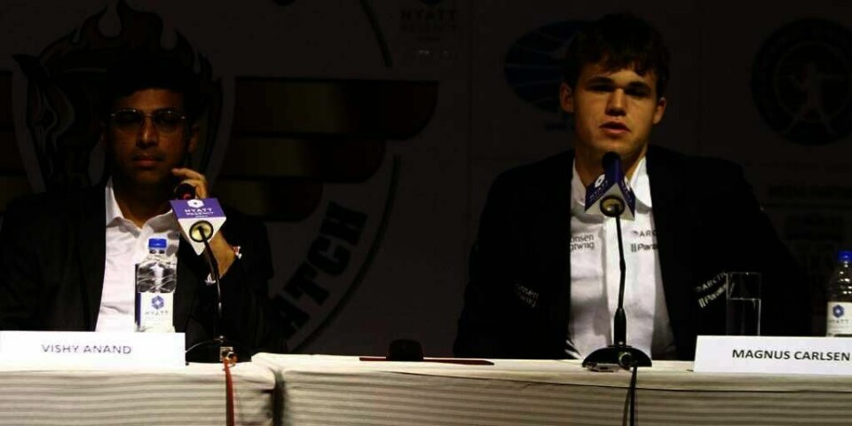 SJAKK: Den 8. kampen i sjakk-VM endte med uavgjort. Magnus Carlsen leder fortsatt.