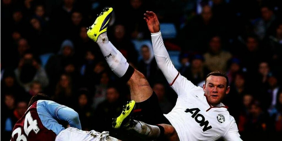 FOTBALL: Trener for Manchester United håper at fotball-spiller Wayne Rooney kan spille i neste kamp. Wayne Rooney var god mot Aston Villa. Men en skade gjorde at han ikke kunne spille mot Stoke onsdag.