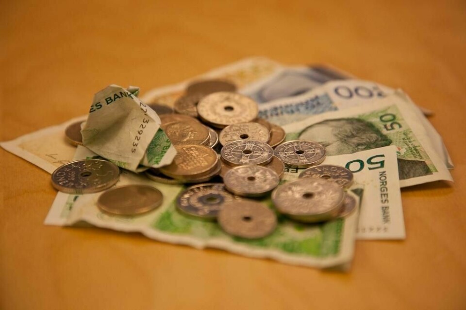 PENGER: De fleste får tilbake penger fra skattekontoret. I dag kan du sjekke hva du får.