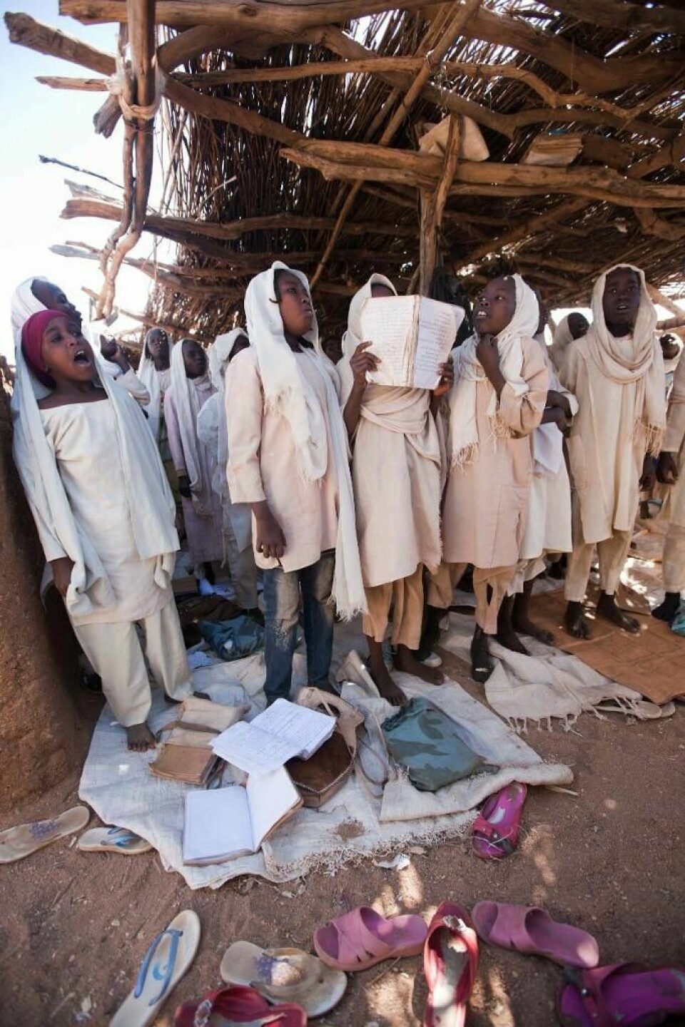 SKOLE: Disse jentene i Sudan får gå på skole. Det er det mange som ikke får.