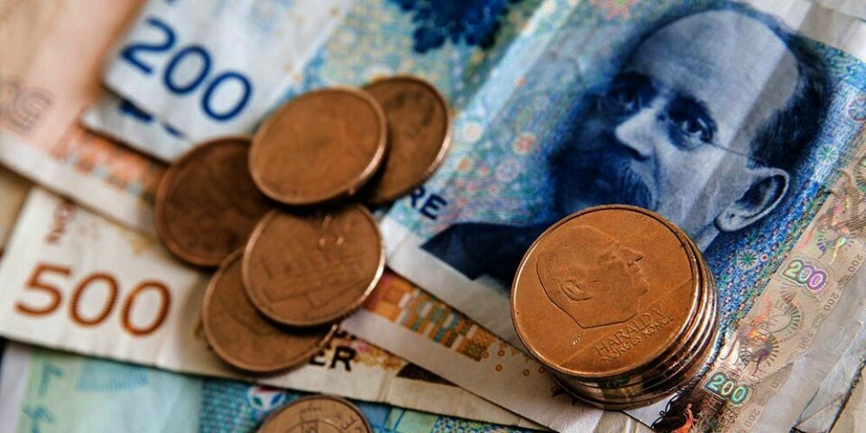 Flere nordmenn enn før frykter de vil miste jobben. Og mange nordmenn tror boligprisene vil bli lavere i 2014.