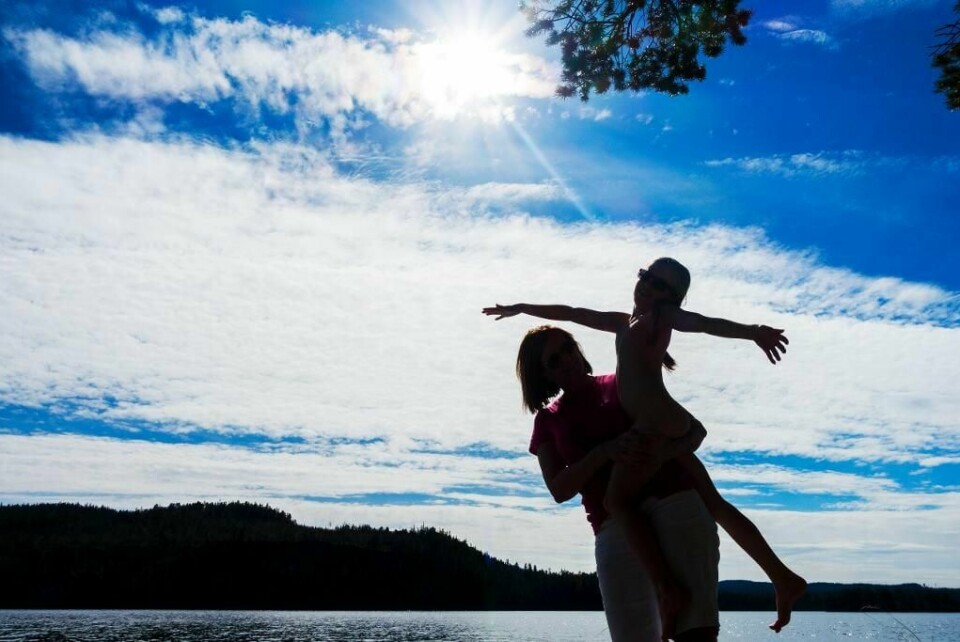 SOL: Den som er glad i sommer burde nyte lørdagen. Da vil det bli varmt og fint i hele Sør-Norge.