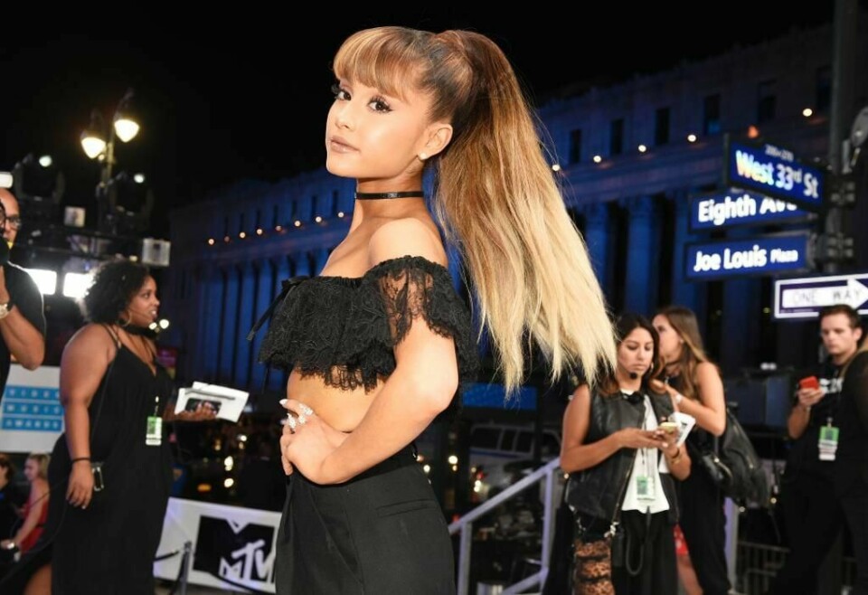 KONSERT: Ariana Grande står på scenen i Manchester igjen. Hun har med seg store stjerner. Sammen skal de hedre ofrene etter terroren.