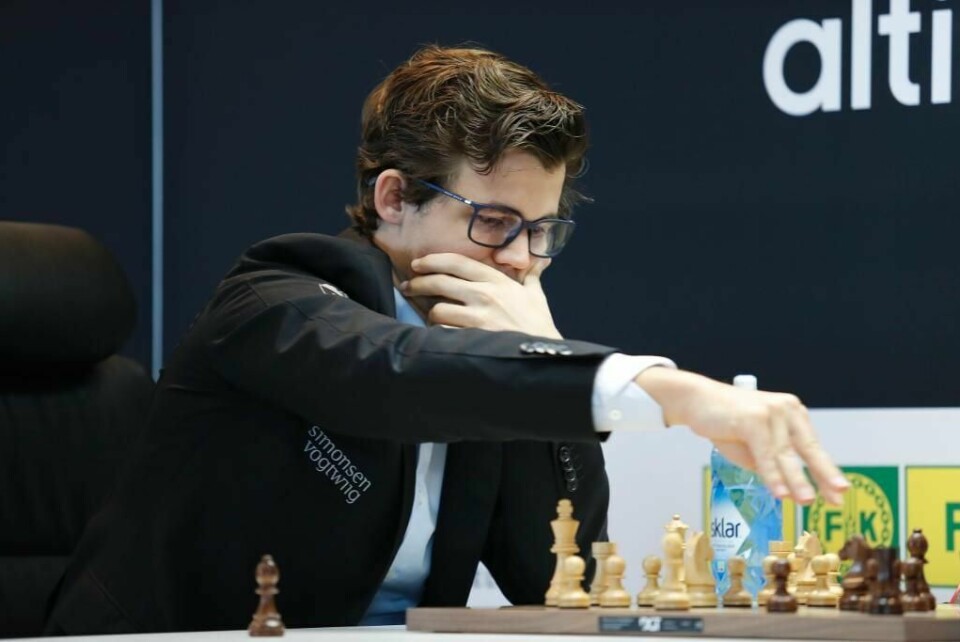 FORT: På første dag spilte de lynsjakk. Magnus Carlsen vant. I dag skal de bruke mer tid.