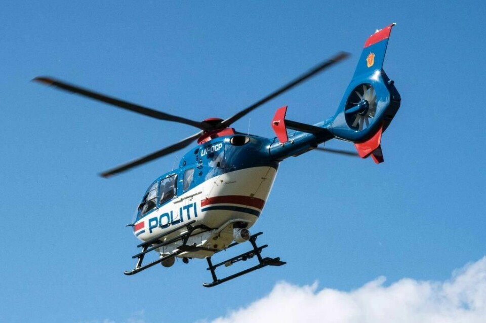 LETTE: Politiet brukte helikopter til å lete etter en fange i Kongsvinger fengsel.