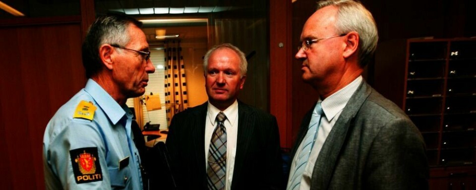 SLÅR ALARM: Politiet, Skattedirektoratet og NAV skal samarbeide for å stoppe utbetalingen av penger til ulovlige innvandrere. Fra venstre er politimester i Oslo - Anstein Gjengedal, direktør i Nav kontroll- og innkreving - Magne Fladby og direktør i skattekrim-enheten i Skatt sør - Jan Egil Kristiansen. Bildet er fra en annen sak. (Illustrasjonsfoto).