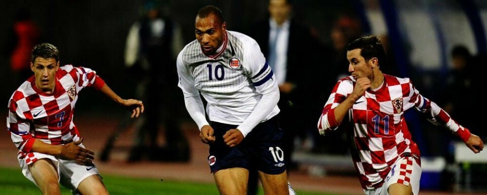 TAPTE Norge tapte mot et bedre lag i kampen tirsdag, mener fotball-spiller John Carew (midten).
