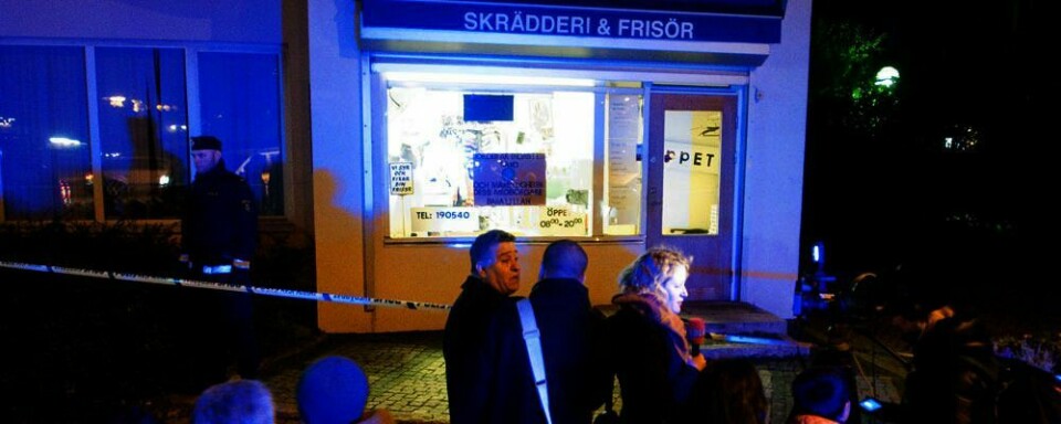 SKJØT: En mann skjøt mot en skredder og frisør-salong i Malmö i Sverige lørdag. Ingen ble skadd i skytingen.
