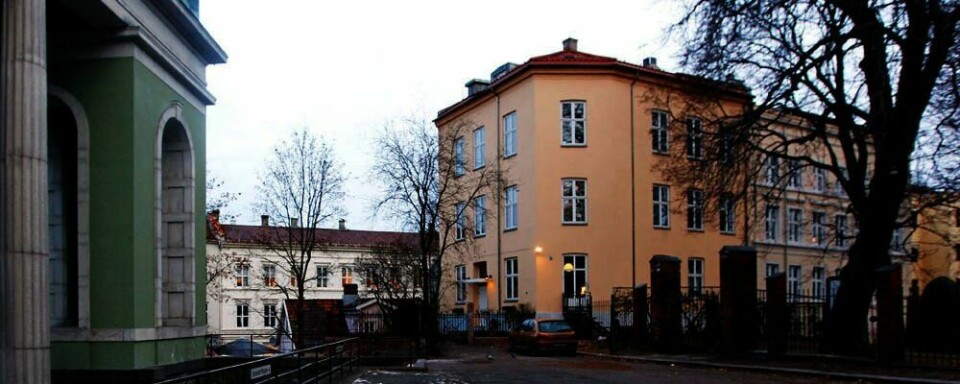 DREPT: En mann ble drept i en leilighet i bygården i Schandorffsgate 4. Mannen skal ha vært partert, skriver flere aviser.