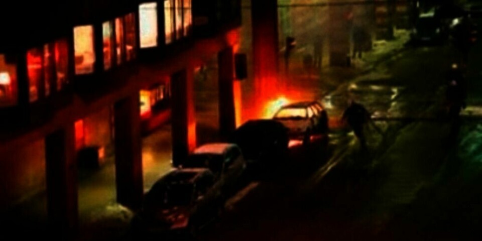 EkSPLODERER: To bomber sprengte i Stockholm i Sverige lørdag. En mann utløste bombene. Han døde selv av en av dem. Politiet har funnet en walkietalkie ved mannen.