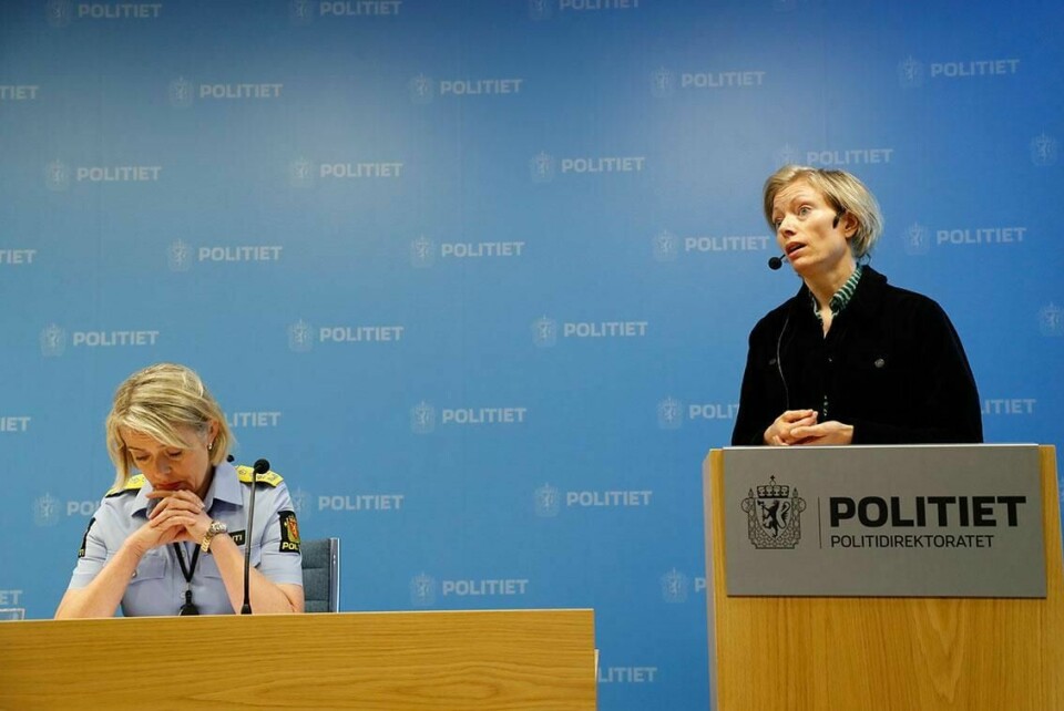 UTVALG: Anja Dalgaard-Nielsen (til høyre) leder et utvalg. De har sjekket politiets arbeid i Manshaus-saken. Politi-direktør Benedicte Bjørnland er til venstre.