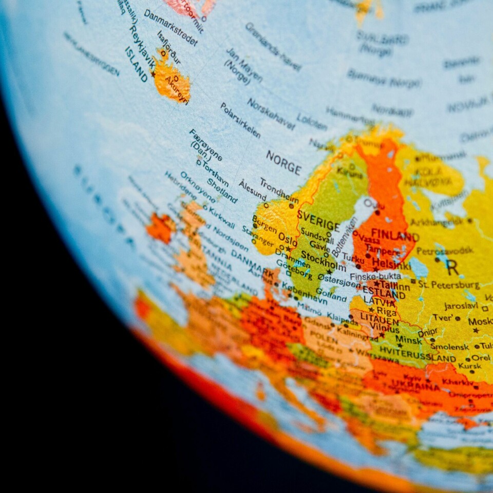 KAN ÅPNE: Det er flere som venter på å reise inn og ut av Norge. Fredag skal regjeringen komme med nye råd for reise.